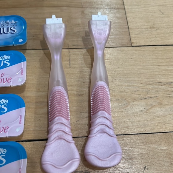 Venus Razers - Picture 5 of 7